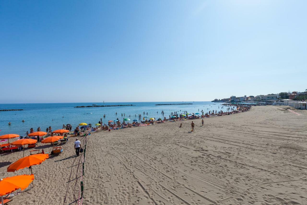 Titty Beach House Santa Marinella Exteriör bild