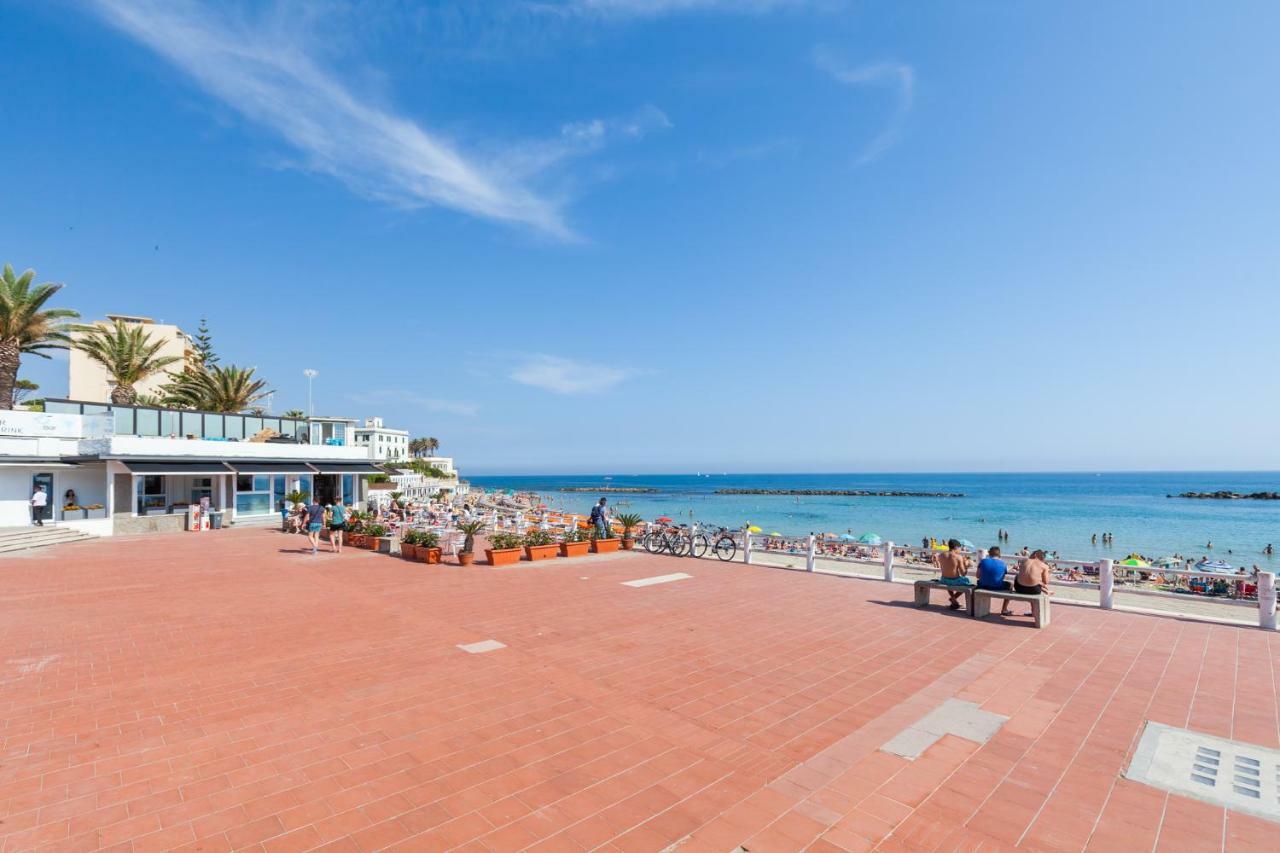 Titty Beach House Santa Marinella Exteriör bild