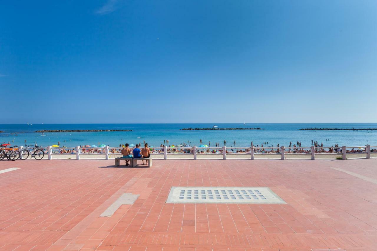 Titty Beach House Santa Marinella Exteriör bild